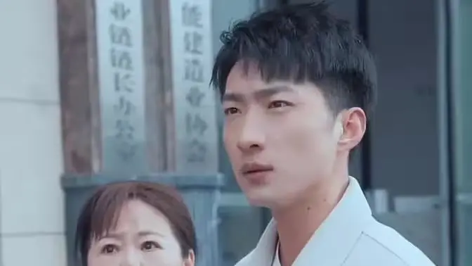 《逆袭狂飙我为王》：热血少年打破次元壁，谱写属于自己的史诗级传奇！